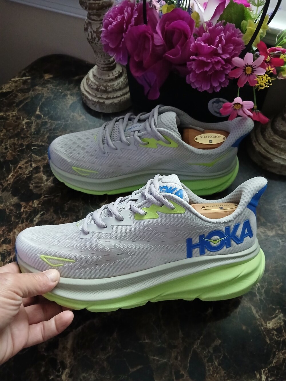 Hoka One Clifton 9 Comfort/Athletic Medical Field Shoes Size 9 Men/10.5 Women - Picture 3 of 13